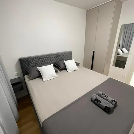 B Apartment *